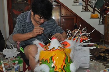 Nghề làm lân phố cổ nhộn nhịp vào Tết Trung thu