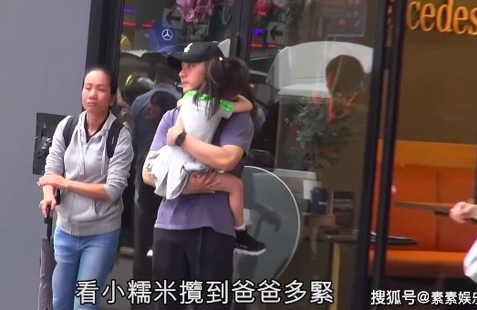 Dương Mịch mải mê làm việc, Lưu Khải Uy tất bật trông con - 1