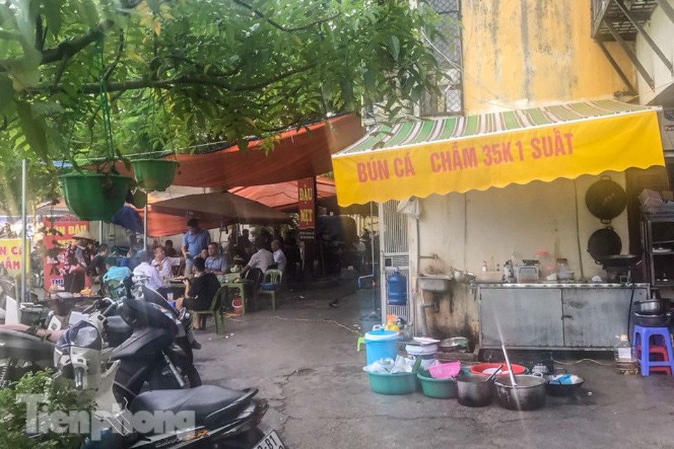 Cận cảnh các chung cư trước nguy cơ đổ sập bất cứ lúc nào ở Hà Nội - 15 Cận cảnh các chung cư trước nguy cơ đổ sập bất cứ lúc nào ở Hà Nội - 15