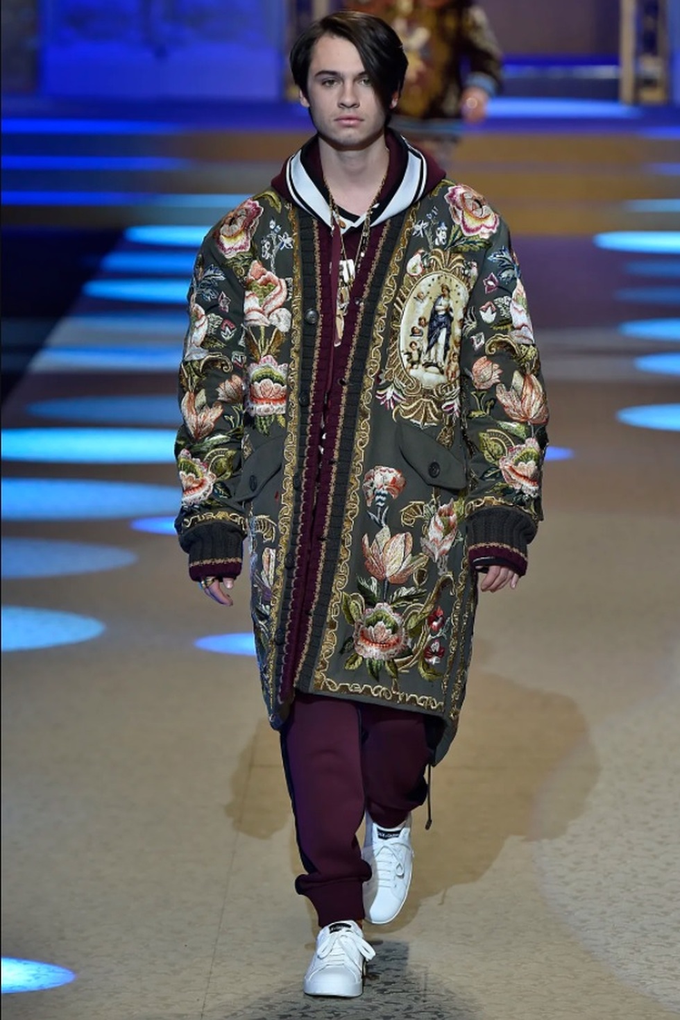 Muốn trở thành người mẫu phải là... con nhà giàu - 6