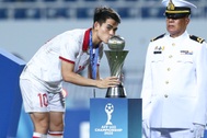 HLV Troussier bổ sung 10 cầu thủ U23 Việt Nam dự vòng loại châu Á