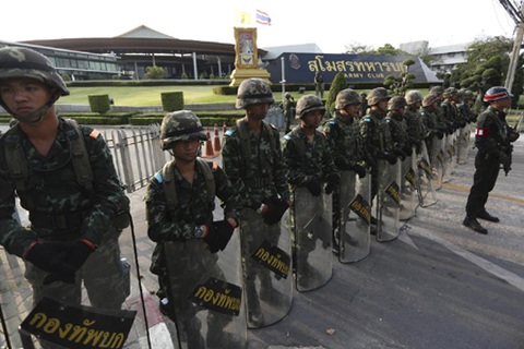 Quân đội Thái Lan đình chỉ hiến pháp