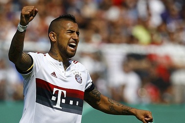 Tân binh Vidal lập công, Bayern thắng dễ ngày mở màn cúp QG Đức