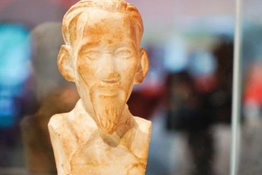 Bức tượng bán thân Chủ tịch Hồ Chí Minh trở về từ châu Âu sau gần 70 năm lưu lạc