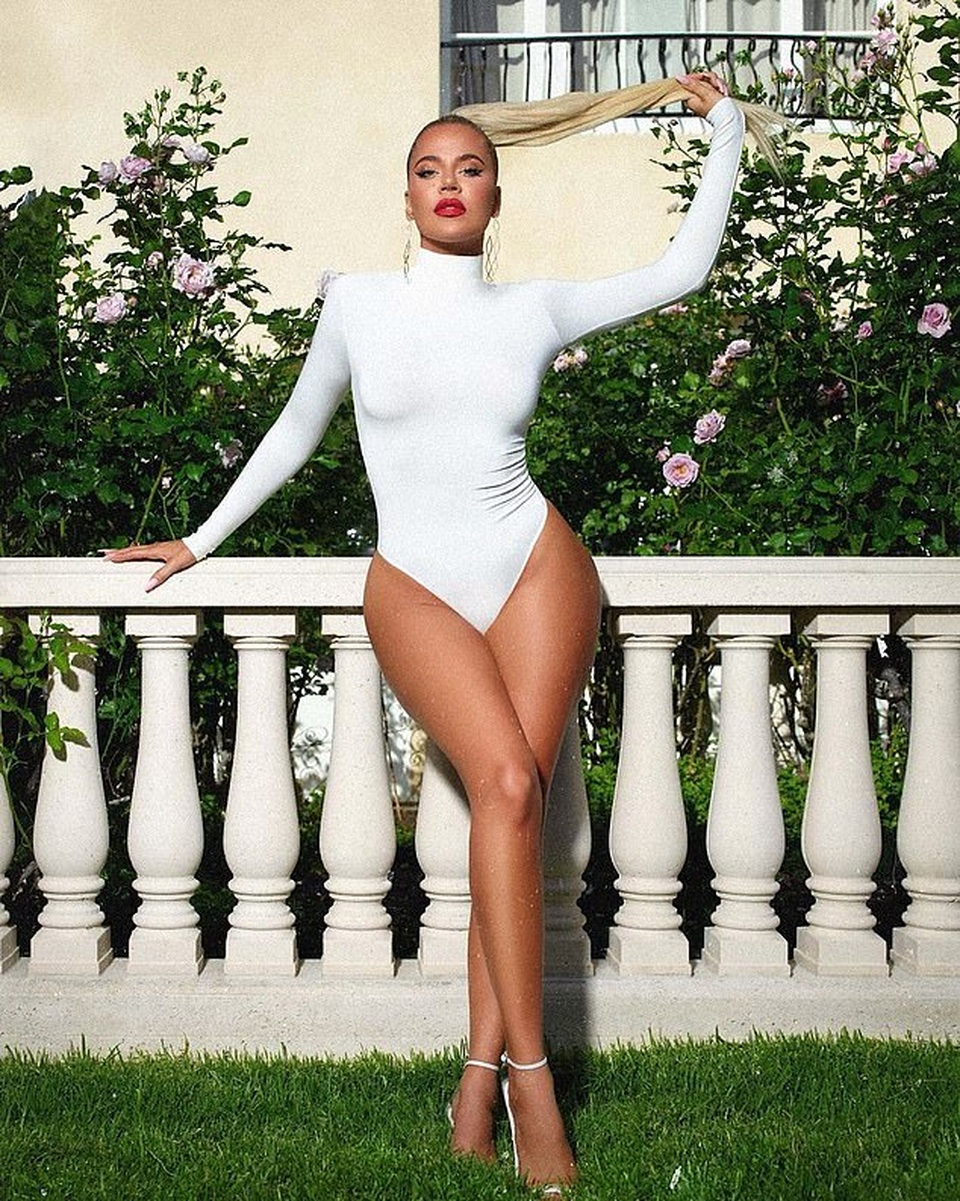 “Bodysuit”: Món đồ “hot hit” giúp sao khoe sắc vóc gợi cảm - 3 “Bodysuit”: Món đồ “hot hit” giúp sao khoe sắc vóc gợi cảm - 3