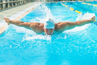 Nước bể bơi có thể bất hoạt Covid-19 sau 30 giây