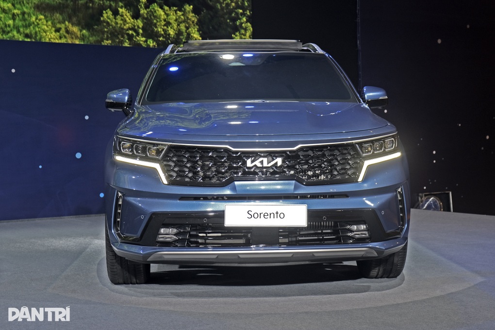 Kia Sorento bản ăn xăng như ngửi trưng bày tại Việt Nam, chờ giá bán - 5 Kia Sorento bản ăn xăng như ngửi trưng bày tại Việt Nam, chờ giá bán - 5