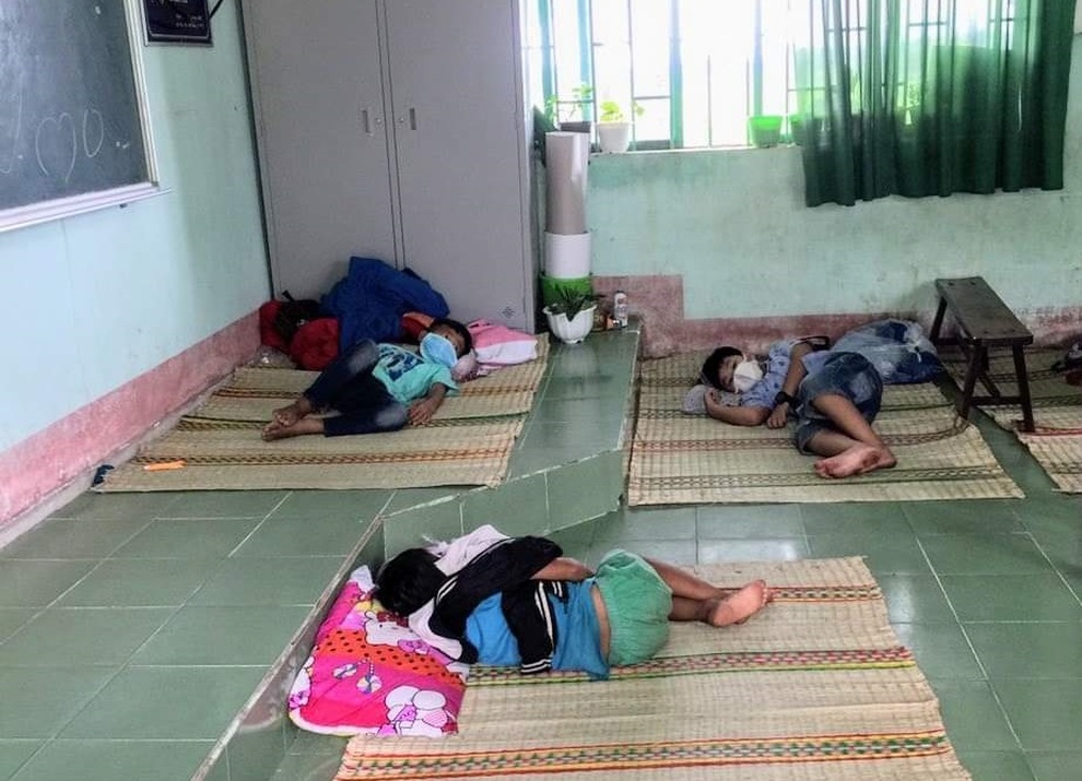 F0 đến viếng đám tang, hàng trăm học sinh ở một xã bị cách ly - 2 F0 đến viếng đám tang, hàng trăm học sinh ở một xã bị cách ly - 2