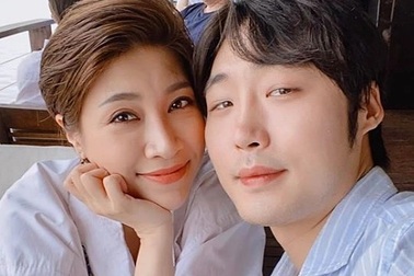 Pha Lê ly hôn chồng kém tuổi người Mỹ gốc Hàn Quốc