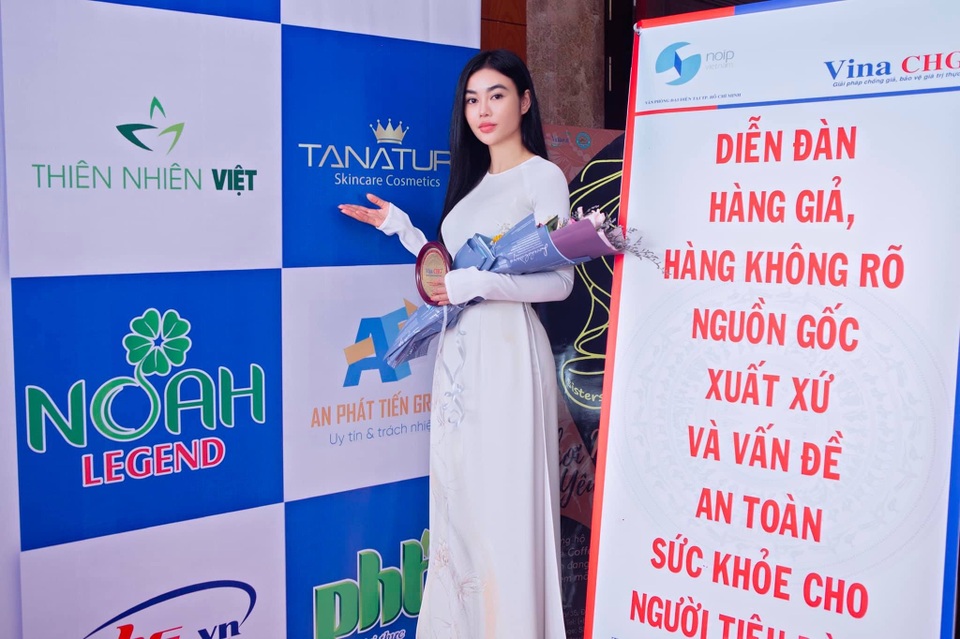 Hoa hậu - Doanh nhân Julia Hồ vinh dự nhận giải thưởng dịp cuối năm - 4 Hoa hậu - Doanh nhân Julia Hồ vinh dự nhận giải thưởng dịp cuối năm - 4