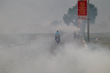 Vận động dân không đốt rơm rạ, tránh “uy hiếp” sân bay Nội Bài