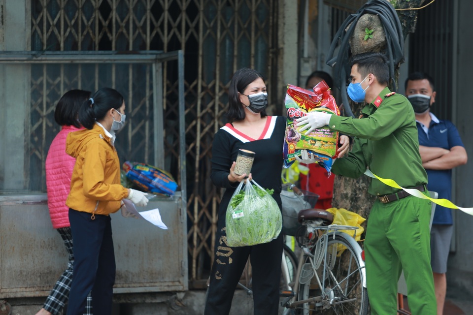 Cuộc sống bình yên, không thiếu thứ gì tại khu cách ly Trúc Bạch - 12 Cuộc sống bình yên, không thiếu thứ gì tại khu cách ly Trúc Bạch - 12