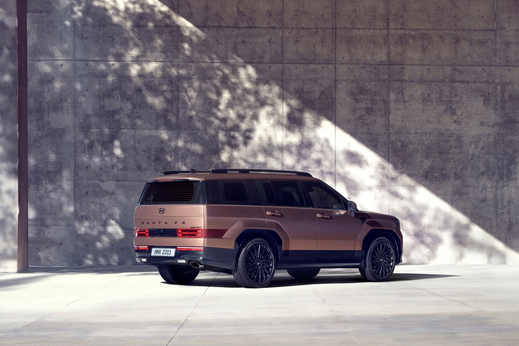 Hyundai Santa Fe 2024 thay đổi ngoạn mục, trông sang chảnh như Land Rover - 12 Hyundai Santa Fe 2024 thay đổi ngoạn mục, trông sang chảnh như Land Rover - 12