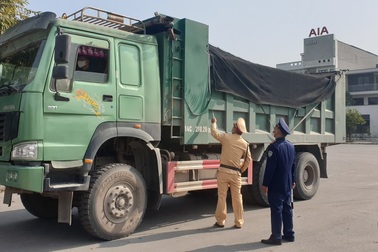 Quảng Ninh: Xe quá tải "tấn công" QL 18