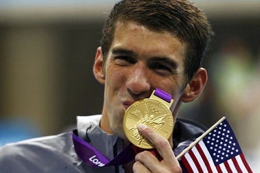 Michael Phelps thú nhận thường xuyên… “xả độc” ra bể bơi