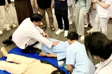 Thêm bệnh nhân hôn mê nặng, vợ vắt chanh vào miệng cầu may nhưng không tỉnh