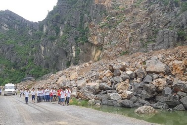 “Tử thần” treo lơ lửng trên đầu hơn 200 hộ dân