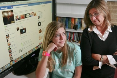 Cha mẹ nên nói gì với con để sử dụng mạng xã hội an toàn hơn?