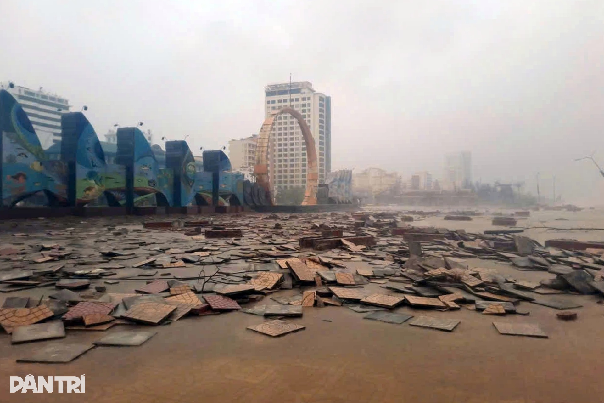 Cảnh đổ nát sau khi bão Bualoi quần thảo qua miền Trung - 5 Cảnh đổ nát sau khi bão Bualoi quần thảo qua miền Trung - 5