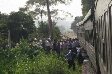 Băng qua đường sắt, một phụ nữ bị tàu cán chết    