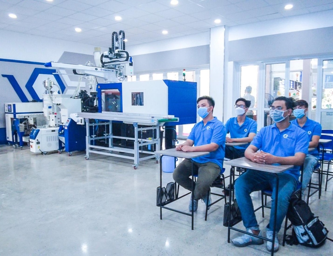 Huayuan Việt Nam nâng cao chất lượng lao động kỹ thuật ngành ép nhựa - 2 Huayuan Việt Nam nâng cao chất lượng lao động kỹ thuật ngành ép nhựa - 2