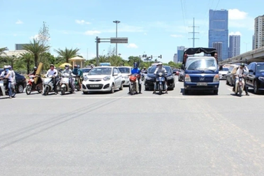 Từ việc Hà Nội cấm xe máy vào nội đô: Nên cấm ô tô trước?