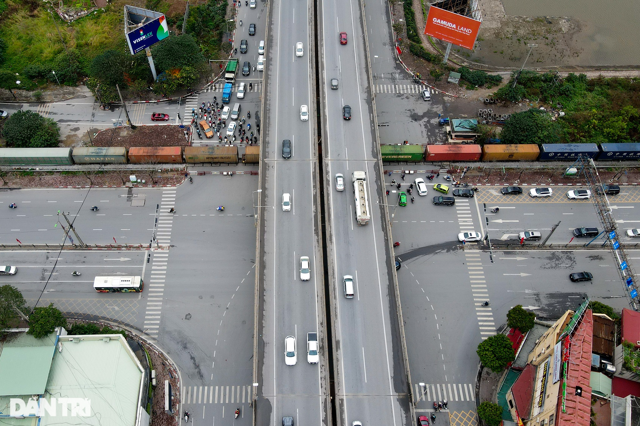 Toàn cảnh đường phố Hà Nội vắng vẻ, thông thoáng ngày cuối cùng năm Tân Sửu - 3 Toàn cảnh đường phố Hà Nội vắng vẻ, thông thoáng ngày cuối cùng năm Tân Sửu - 3