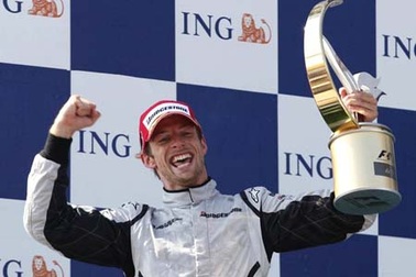 Button "ào ào" tiến vào lịch sử, Ferrari mất dạng