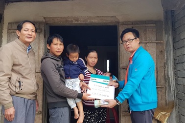 Bạn đọc giúp đỡ gia đình bị "trời đày" hơn 125 triệu đồng