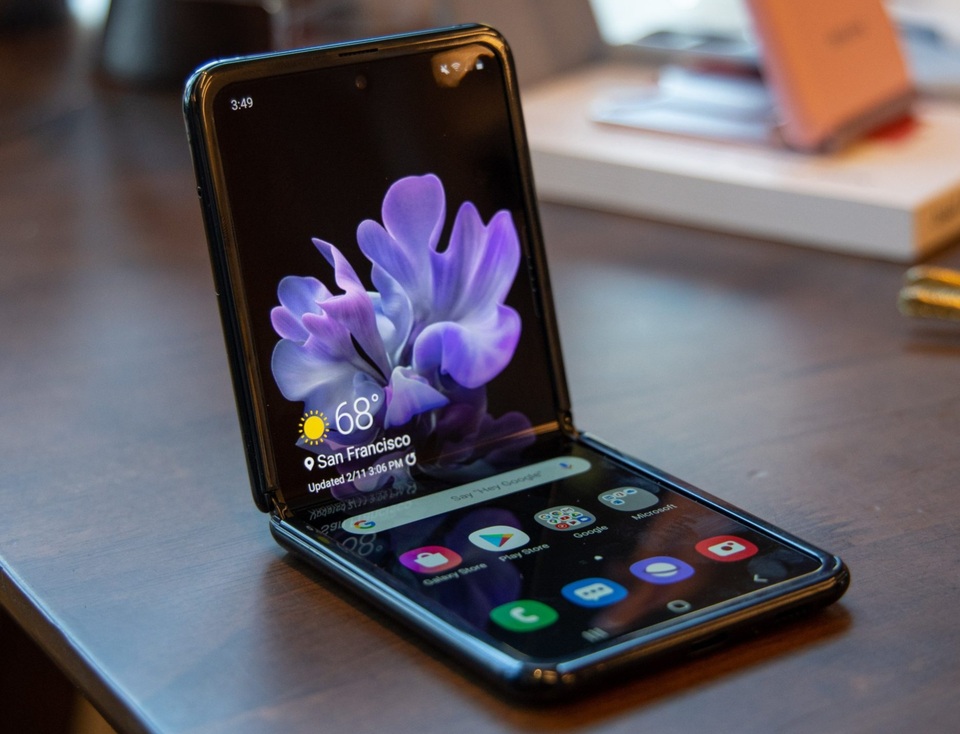 Mở đợt đặt hàng thứ hai, Galaxy Z Flip tiếp tục cháy hàng tại Việt Nam - 1 Mở đợt đặt hàng thứ hai, Galaxy Z Flip tiếp tục cháy hàng tại Việt Nam - 1