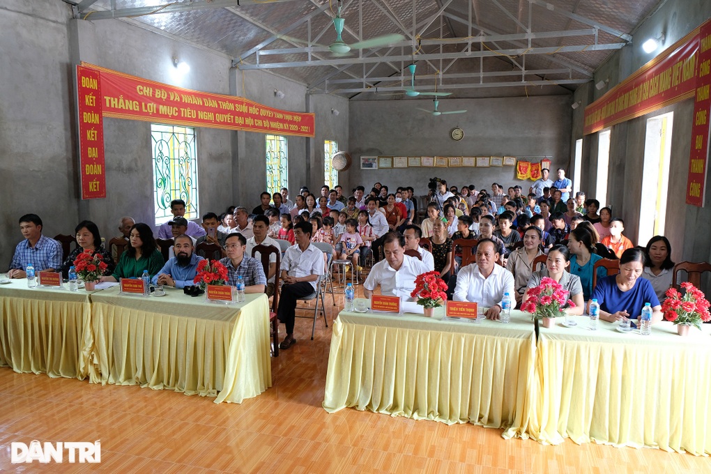 Khánh thành cầu Khuyến học và Dân trí giúp hơn 200 học sinh vượt lũ - 7 Khánh thành cầu Khuyến học và Dân trí giúp hơn 200 học sinh vượt lũ - 7