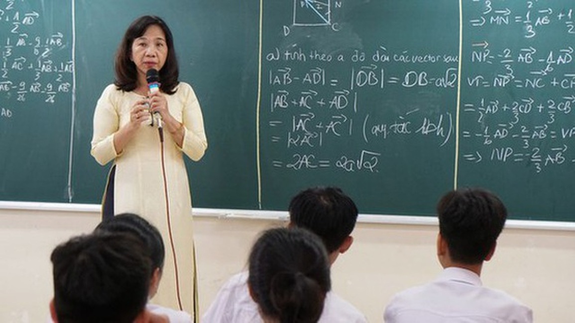 Giáo viên và mong ước được sống bằng lương trong năm mới 2022 - 1 Giáo viên và mong ước được sống bằng lương trong năm mới 2022 - 1