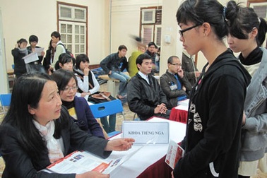 Hàng nghìn HS, phụ huynh dự ngày hội tuyển sinh tại ĐH Hà Nội