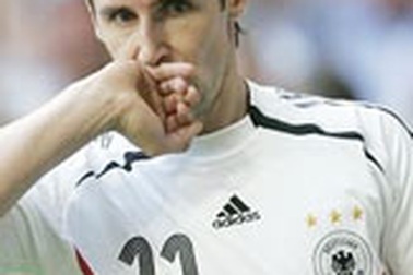 75 triệu dollar để “chia rẽ” ĐT Đức với Adidas?