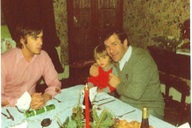 Người đàn ông vô gia cư xin ở nhờ một đêm, rồi sống nhờ suốt 45 năm