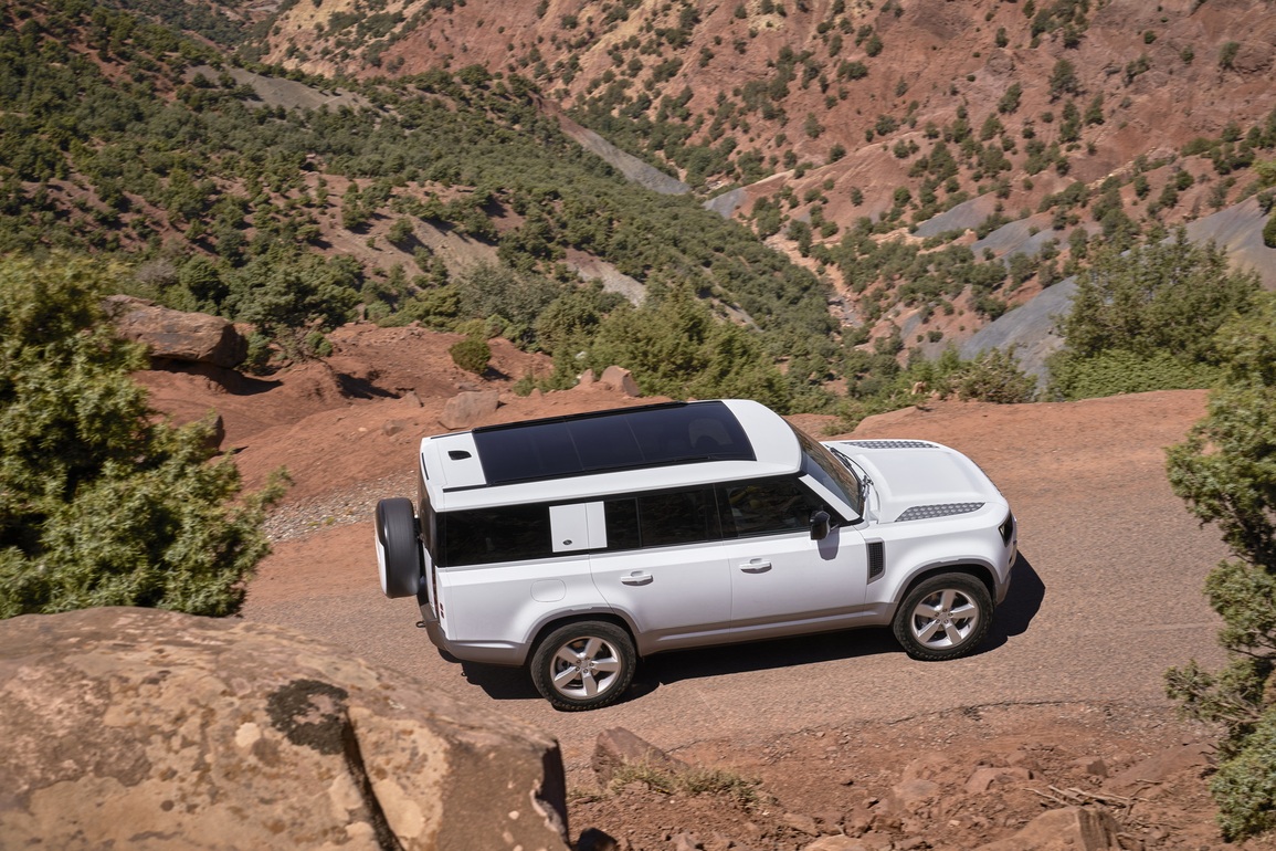 Land Rover Defender 130 mới siêu dài, thiết kế 8 chỗ ngồi - 3 Land Rover Defender 130 mới siêu dài, thiết kế 8 chỗ ngồi - 3