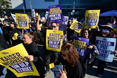 Hơn 75.000 nhân viên y tế Mỹ đình công