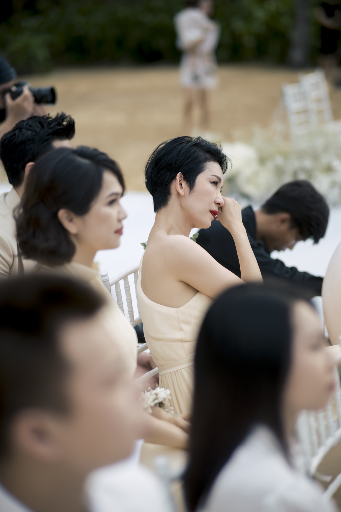 Ngô Thanh Vân bật khóc, tình tứ hôn chú rể trong lễ cưới xa hoa - 8 Ngô Thanh Vân bật khóc, tình tứ hôn chú rể trong lễ cưới xa hoa - 8