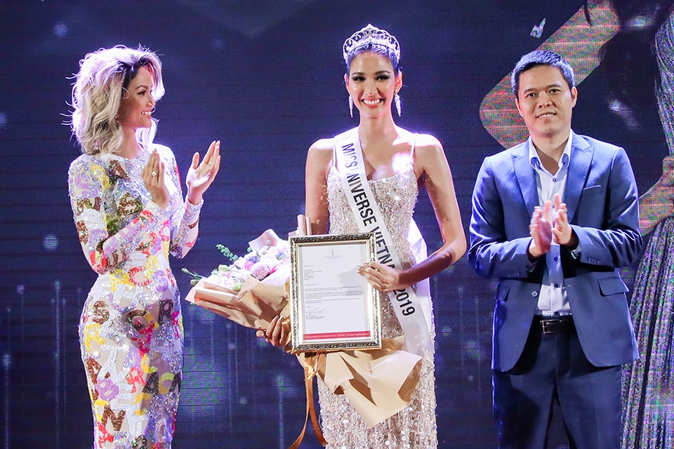 Hoàng Thùy đặt mục tiêu giành vương miện Hoa hậu Hoàn vũ - 4 Hoàng Thùy đặt mục tiêu giành vương miện Hoa hậu Hoàn vũ - 4