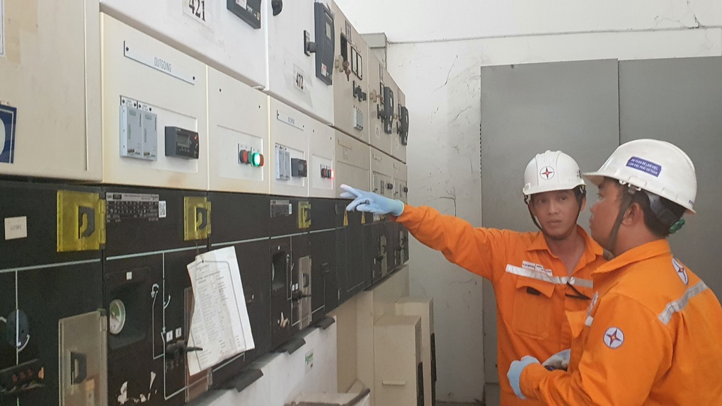 EVNHCMC: Cung cấp điện an toàn, liên tục phục vụ người dân TPHCM - 1 EVNHCMC: Cung cấp điện an toàn, liên tục phục vụ người dân TPHCM - 1