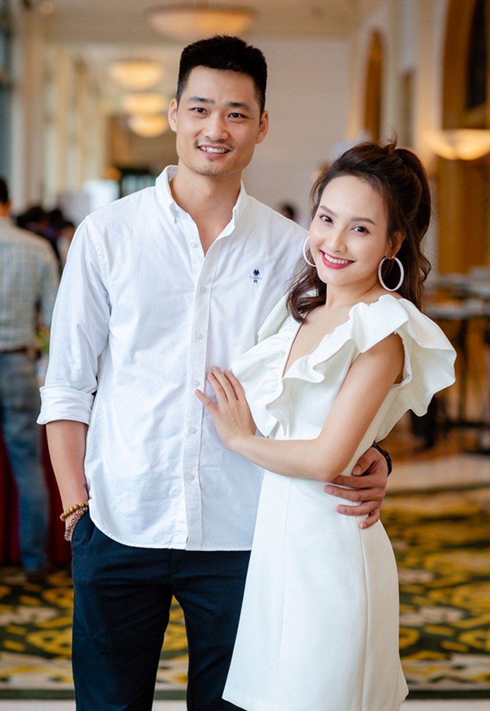 Chuyện showbiz: U60 nộp đơn thi Hoa hậu, U40 thong dong “chờ duyên tới” - 11 Chuyện showbiz: U60 nộp đơn thi Hoa hậu, U40 thong dong “chờ duyên tới” - 11