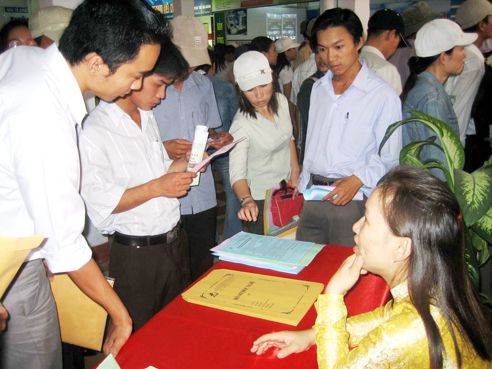 Tạo thêm 16.000 việc làm, đưa 2000 lao động đi làm việc ở nước ngoài - 1 Tạo thêm 16.000 việc làm, đưa 2000 lao động đi làm việc ở nước ngoài - 1