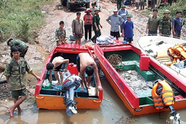 Giải cứu hàng ngàn người Campuchia mắc kẹt trong bão số 9