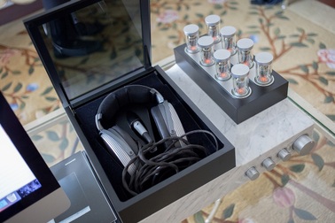 Cận cảnh tai nghe Sennheiser hơn 1,4 tỷ vừa về Việt Nam