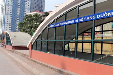 Hà Nội: Nghi án thiếu nữ bị hiếp dâm tập thể dưới hầm đi bộ