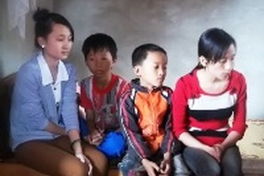 5 chị em mồ côi cả cha lẫn mẹ