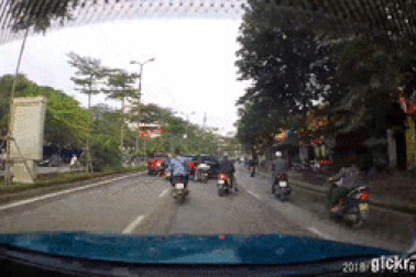 Hà Nội: Tài xế lái xe Audi Q5 tông Mercedes và 2 xe máy khai gì?