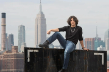 Chàng trai 16 tuổi hơn 100 lần liều mạng leo lên đỉnh tòa nhà chọc trời