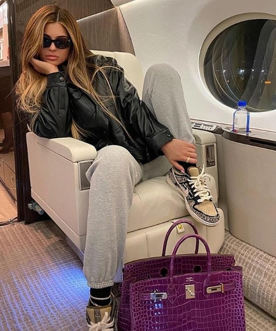 Kylie Jenner bốc lửa trong kỳ nghỉ ở Bahamas - 12 Kylie Jenner bốc lửa trong kỳ nghỉ ở Bahamas - 12