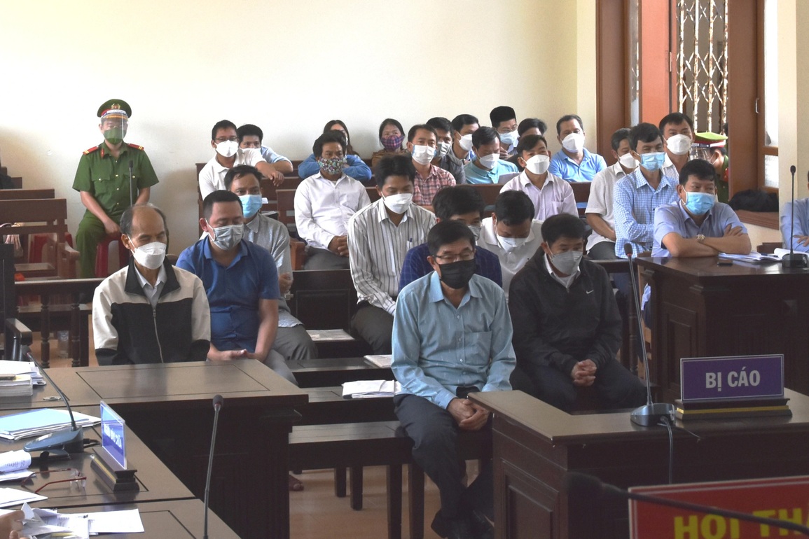 Tòa trả hồ sơ vụ án liên quan 241 người do có dấu hiệu bỏ lọt tội phạm - 1 Tòa trả hồ sơ vụ án liên quan 241 người do có dấu hiệu bỏ lọt tội phạm - 1